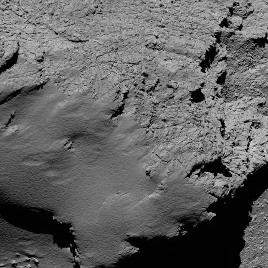 30 сентября (02:53 утра по восточному времени) ультра-угловая камера OSIRIS Розетты зафиксировала комету с удаленности в 8.5 км. В поле обзора попало 350 м, а разрешение составляет 17 см на пиксель.