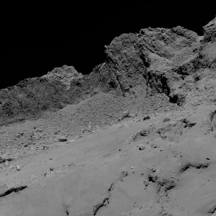 30 сентября узкоугольная камера OSIRIS запечатлела комету на отдаленности в 16 км.