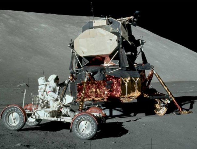 Американский луноход экспедиции «Аполлон-17″ — ездит по серой Луне