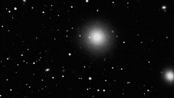 Эллиптическая галактика NGC 1407