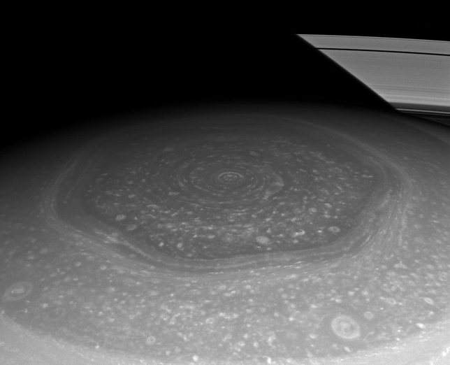 Гигантский шестиугольник на Сатурне