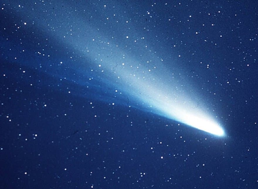 Изображение кометы Галлея, добытое в 1986 году.