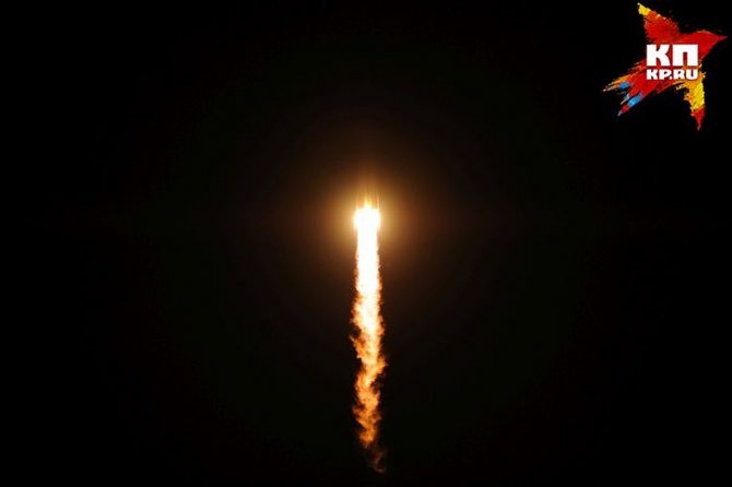 Команда, которую сейчас набирает Роскосмос, возможно даже полетит к Луне. Фото: Владимир ВЕЛЕНГУРИН