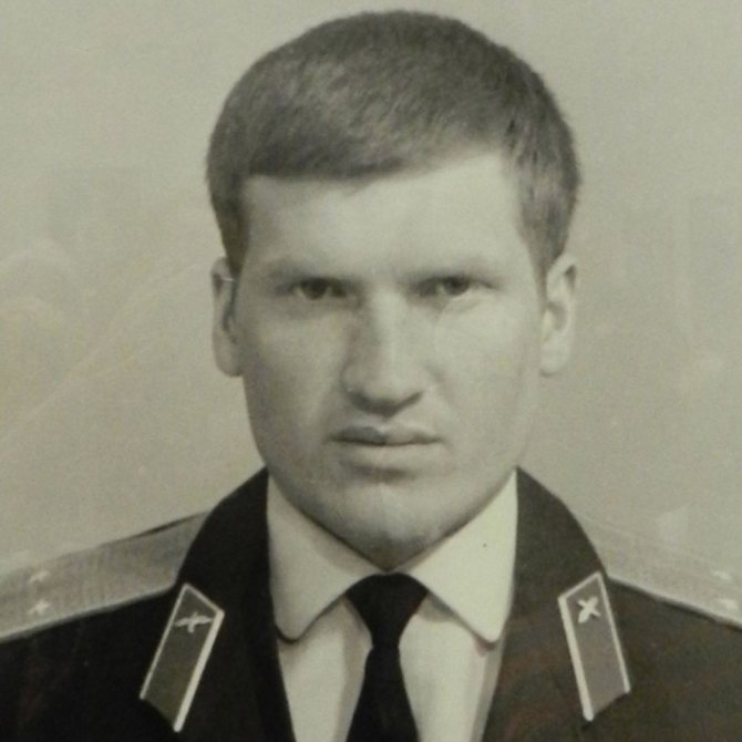 Лейтенант Афанасьев, после выпуска из Качинского высшего военно-авиационного училища летчиков, 1970 год.