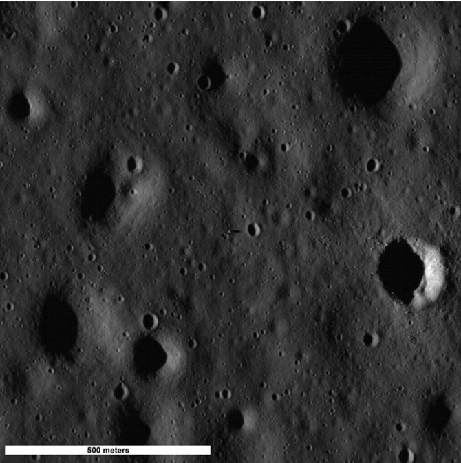 Место посадки Аполлона-11 американцы фотографируют уже много лет с разных высот. И с разным успехом.