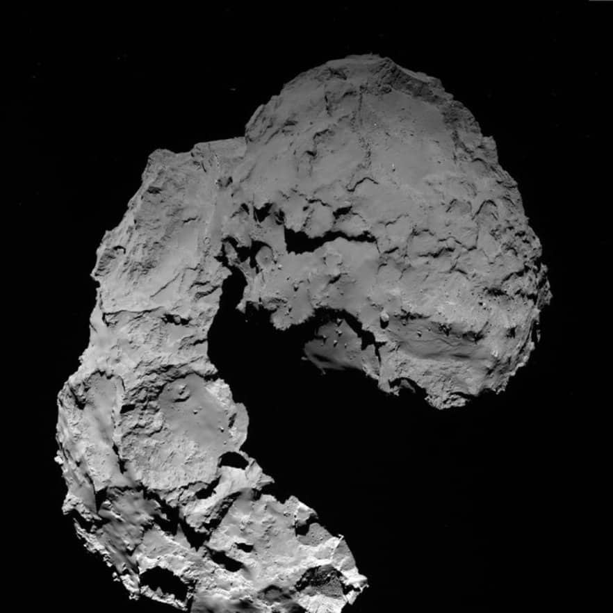 Широкоугольная камера OSIRIS выполнила обзор кометы на удаленности в 22.9 км от ядра.