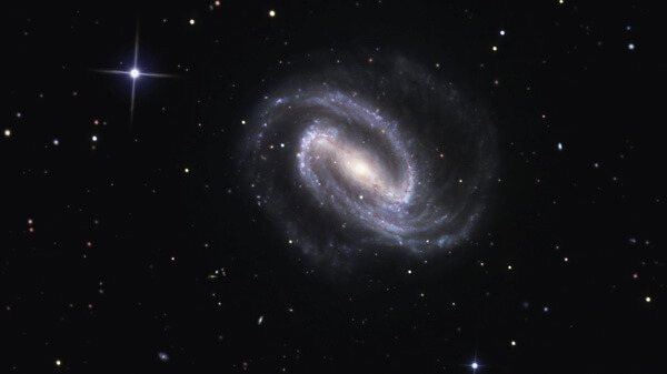 Спиральная галактика NGC 1300